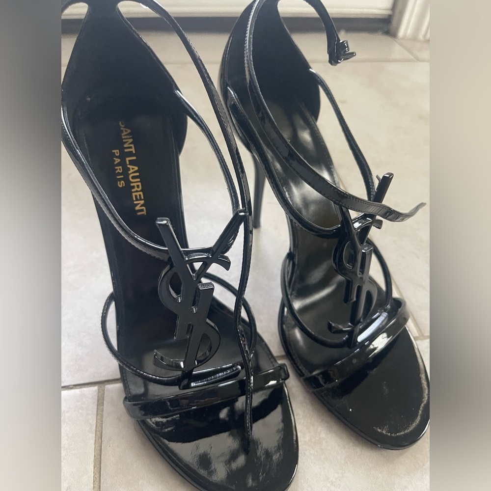 Authentic Saint Laurent Opyum Logo Heels in black patent leather.
Signature YSL